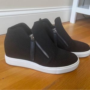 Steve Madden- Click Wedge Sneaker-Black/white- Size 8